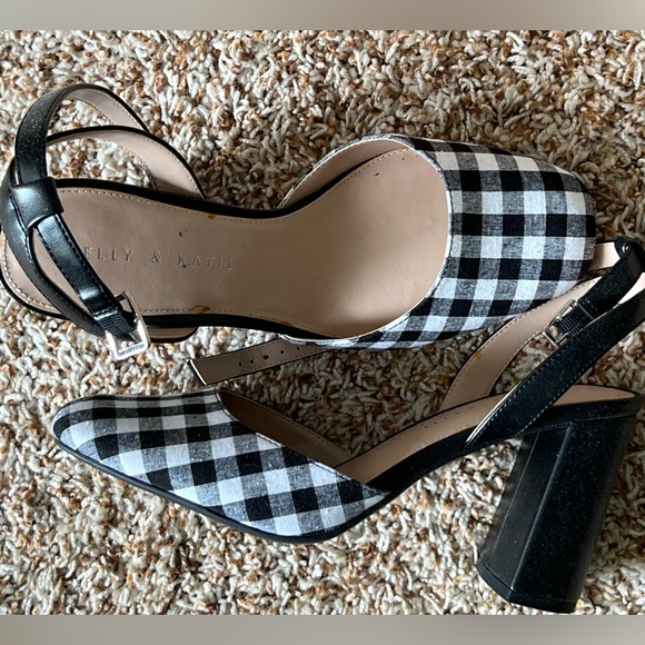 Shoes - Black and White thick Heel comfortable fit